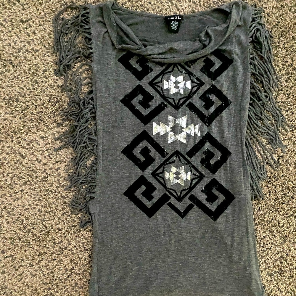 Fashionable, grey sleeveless shirt
